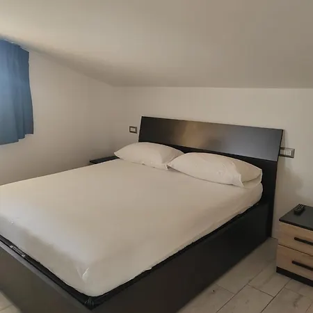 E02 - Verona - 4 Posti Letto *