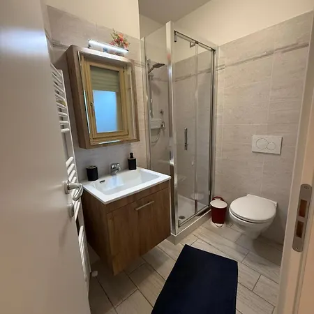 E02 - Verona - 4 Posti Letto * ألبا أدرياتيكا