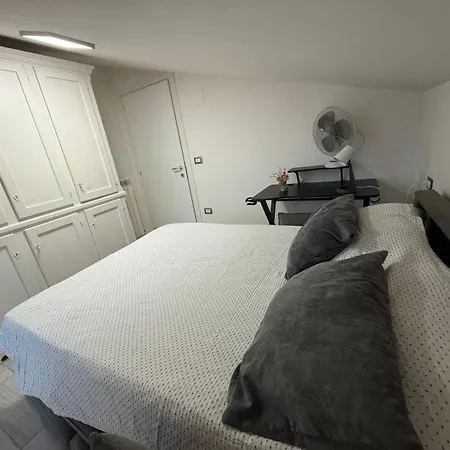 E02 - Verona - 4 Posti Letto * ألبا أدرياتيكا