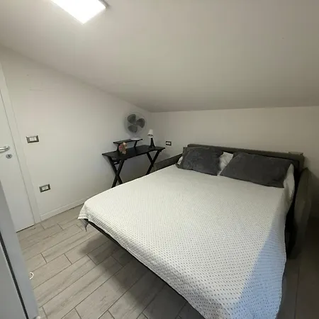 E02 - Verona - 4 Posti Letto * ألبا أدرياتيكا